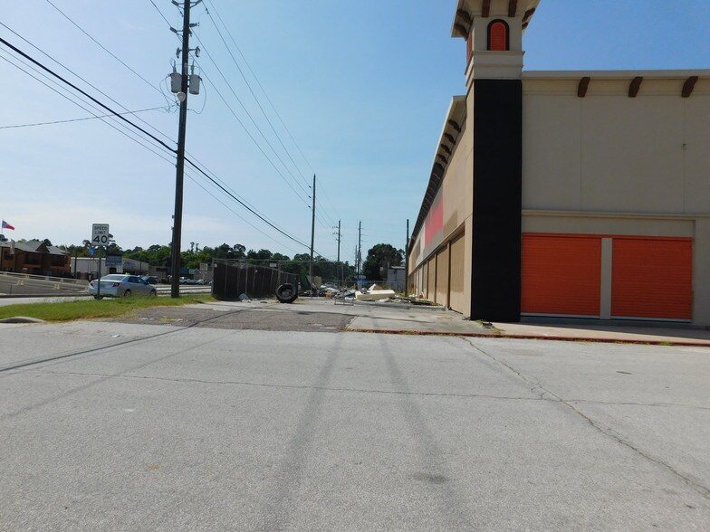 2224 Cypress Creek Pkwy, Houston, TX 77090