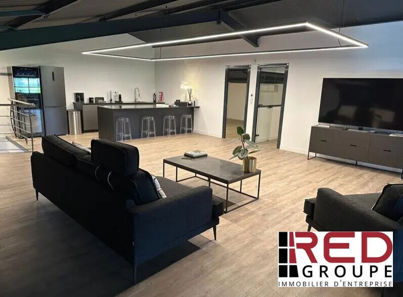 Retail in Éguilles for lease - Building Photo - Image 2 of 3