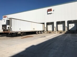 450 Thomas St, Ingersoll, ON for lease Building Photo- Image 2 of 5