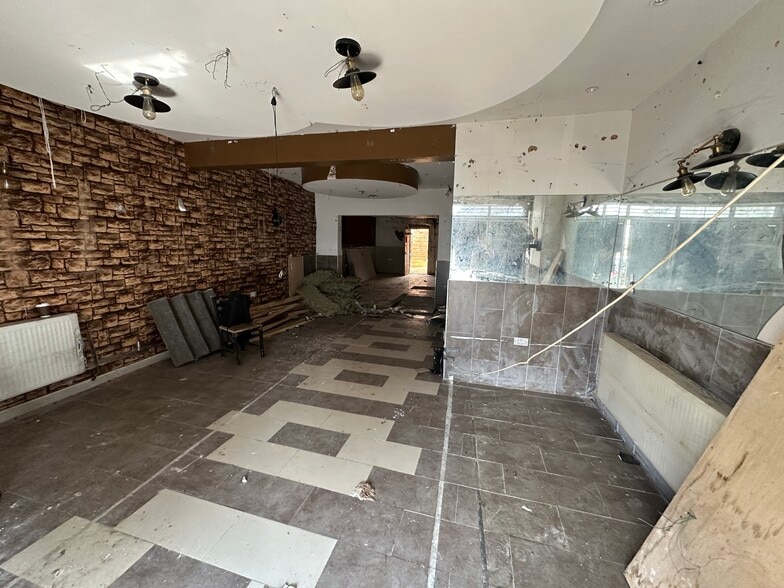 192 Streatham Vale, London for lease - Interior Photo - Image 3 of 5