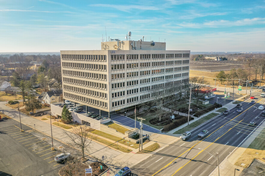 9666 Olive Blvd, Olivette, MO for lease - Building Photo - Image 1 of 38