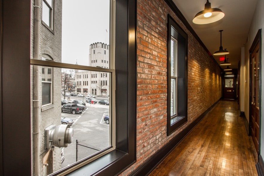 345 Massachusetts Ave, Indianapolis, IN for lease - Building Photo - Image 2 of 6