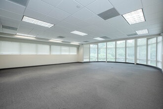 860 Wyckoff Ave, Mahwah, NJ for lease Interior Photo- Image 1 of 21