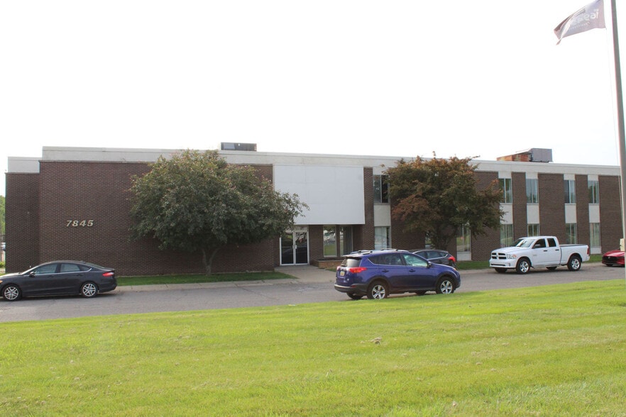 7845 Middlebelt Rd, Romulus, MI for lease - Building Photo - Image 1 of 1