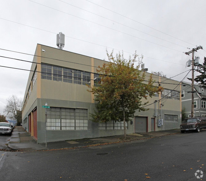 1875 SE Belmont St, Portland, OR for lease - Building Photo - Image 2 of 6