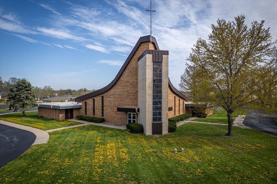 17200 E 39th St S, Independence, MO for sale - Primary Photo - Image 1 of 45