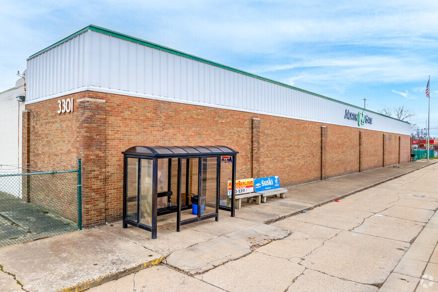 3301 S Dort Hwy, Flint, MI for lease - Building Photo - Image 3 of 7