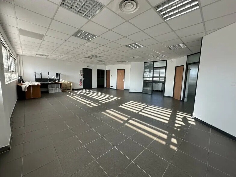 Office in Nîmes for lease - Interior Photo - Image 3 of 10