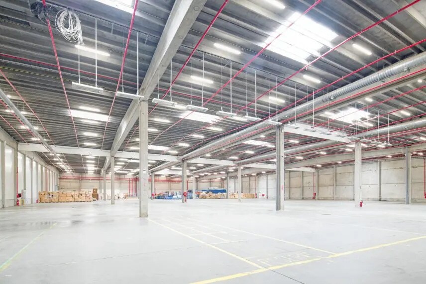 Industrial in Templemars for lease - Interior Photo - Image 3 of 3