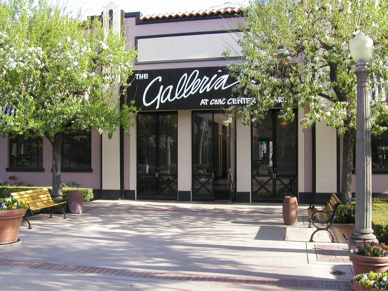 2405 Capitol St, Fresno, CA for lease Building Photo- Image 1 of 8