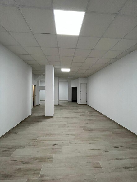 Retail in Tortosa, Tarragona for lease - Interior Photo - Image 2 of 8