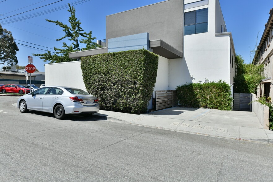 627 Aviation Way, Manhattan Beach, CA for sale - Building Photo - Image 2 of 9