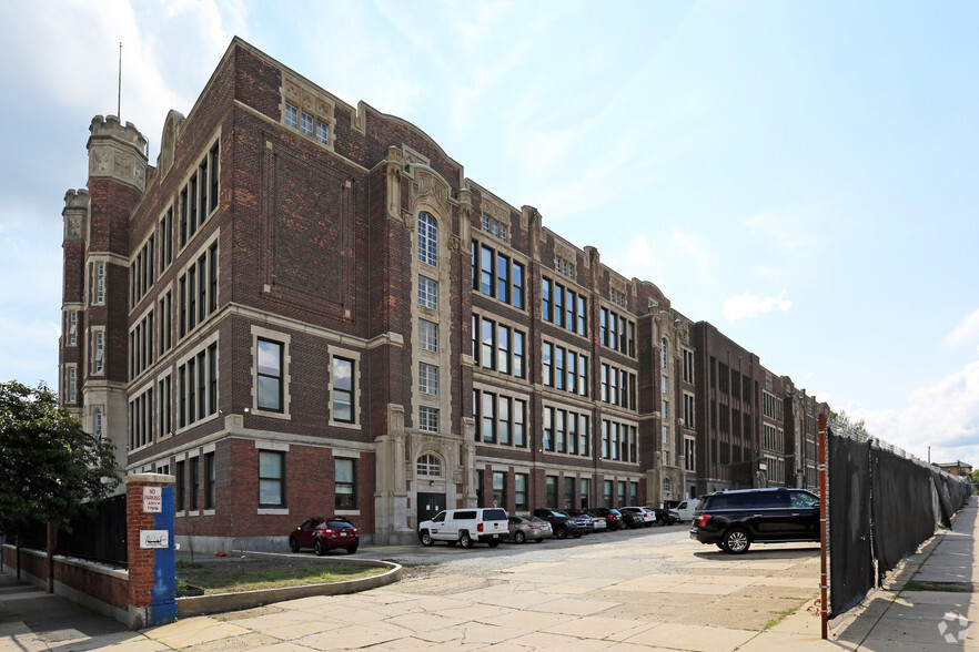 220 S 47th St, Philadelphia, PA for lease - Primary Photo - Image 1 of 21