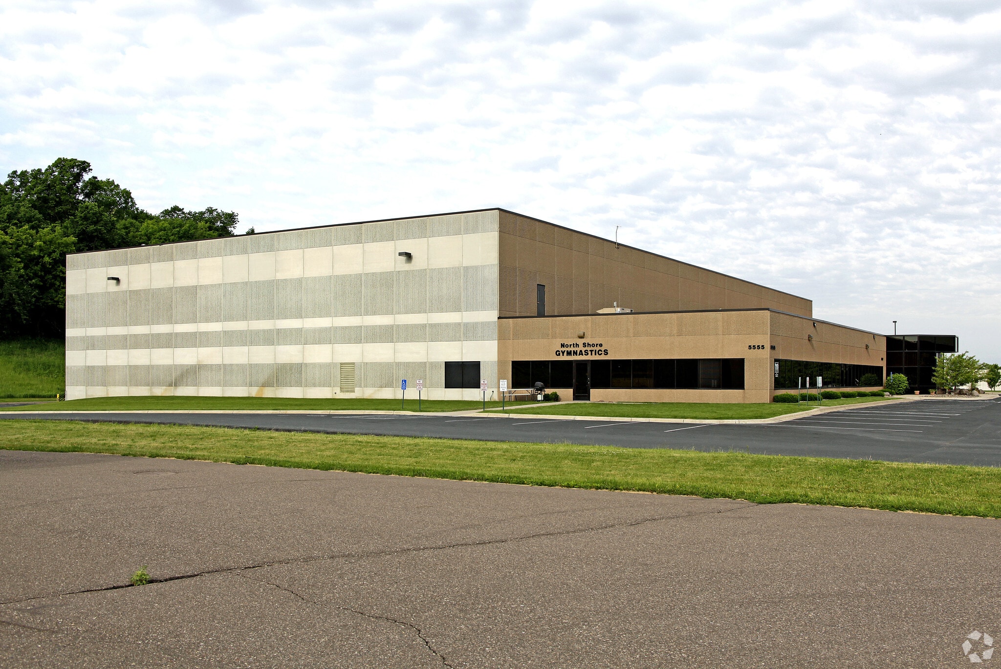 5555-5565 Pioneer Creek Dr, Maple Plain, MN for sale Primary Photo- Image 1 of 1