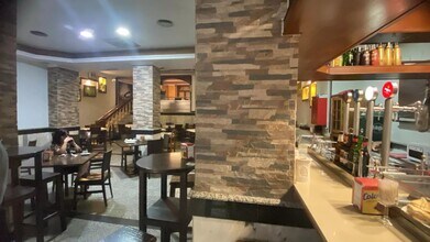 Retail in Madrid, Madrid for lease Interior Photo- Image 2 of 11