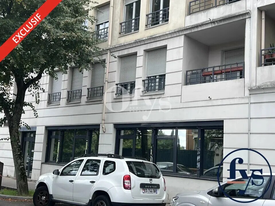 Office in Lyon for sale Building Photo- Image 1 of 13