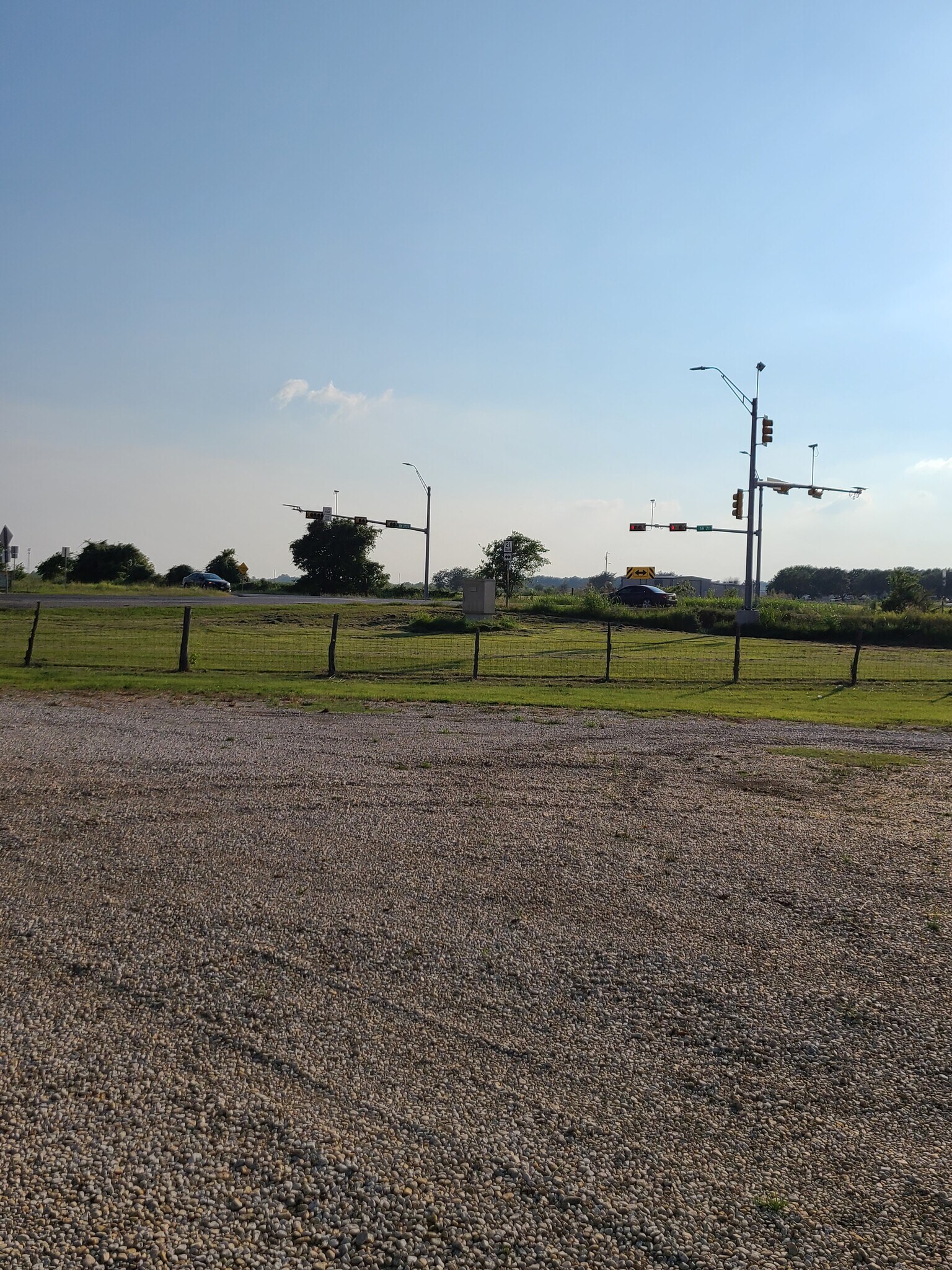 28 Old Lockhart Rd, Kyle, TX 78640 Uhland Office & Yard