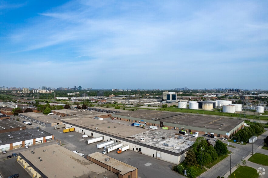 315-345 Flint Rd, Toronto, ON for lease - Building Photo - Image 3 of 4