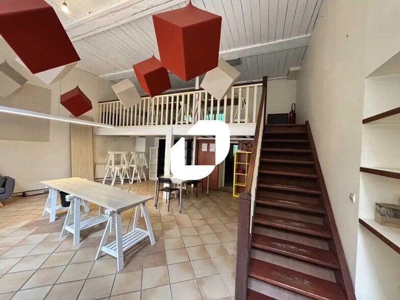 Office in Bordeaux for lease - Interior Photo - Image 3 of 6