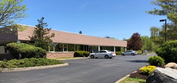 100 Commerce Dr, New Windsor, NY for lease - Building Photo - Image 2 of 5