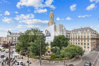 2 Place D'Estienne D'Orves, Paris, PAR - AERIAL map view