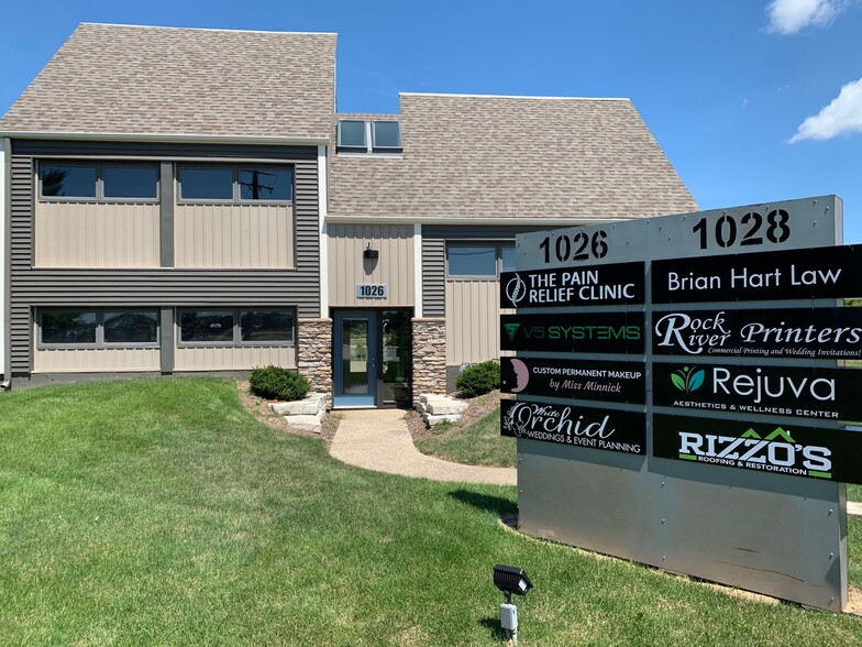 1026-1028 E Riverside Blvd, Loves Park, IL for lease - Building Photo - Image 1 of 16