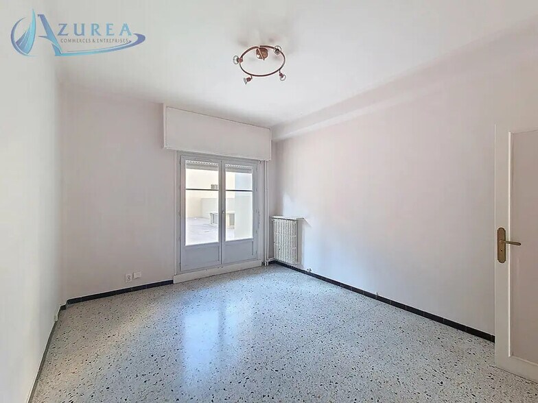 Office in Nice for lease - Interior Photo - Image 2 of 6