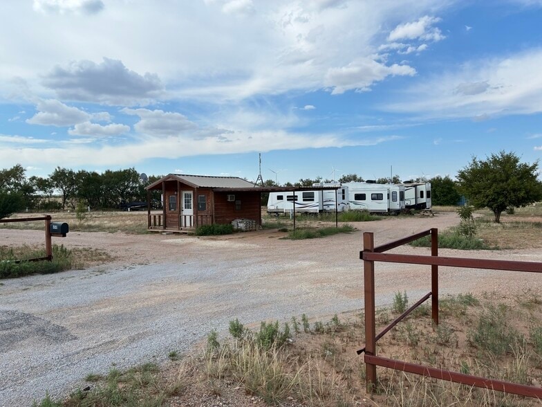 Two Park Portfolio- IRA TX portfolio of 2 properties for sale on LoopNet.com - Building Photo - Image 1 of 5