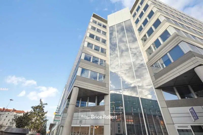 Office in Lyon for lease - Building Photo - Image 2 of 24