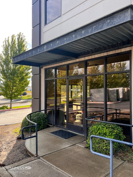 63595 Hunnell Rd, Bend, OR for lease - Building Photo - Image 2 of 2