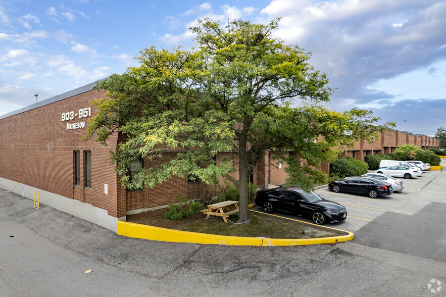 903-951 Matheson Blvd E, Mississauga, ON for lease - Primary Photo - Image 1 of 7