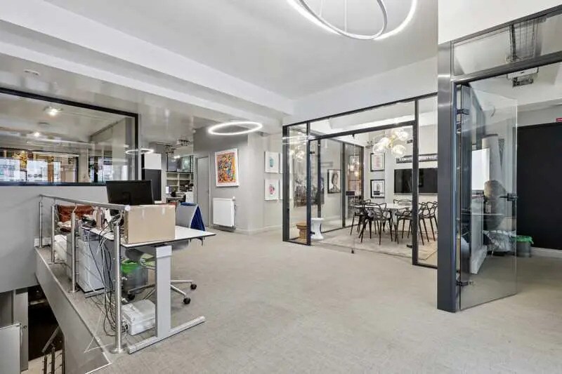 Office in Paris for lease - Interior Photo - Image 2 of 13