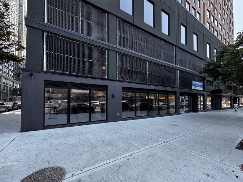 94-15 Sutphin Blvd, Jamaica, NY for lease - Building Photo - Image 2 of 9