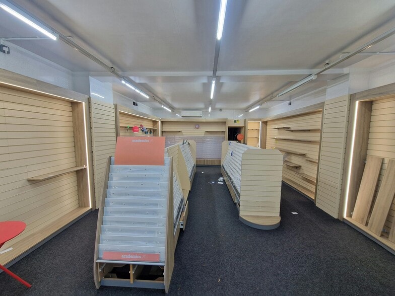 17 Mengham Rd, Hayling Island for lease - Interior Photo - Image 2 of 4