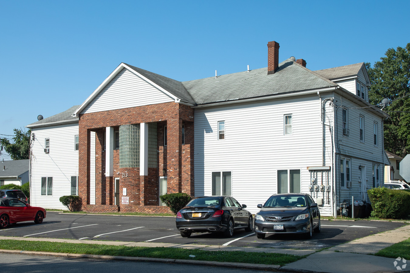 213 School St, Westbury, NY 11590 | LoopNet