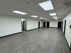 934 N Church Rd, Elmhurst, IL for lease Interior Photo- Image 2 of 3