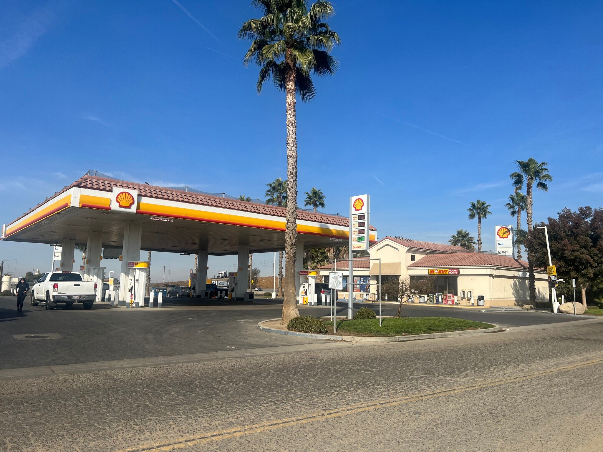 27908 Hwy 99, Visalia, CA 93277 In N Out Food Mart LLC