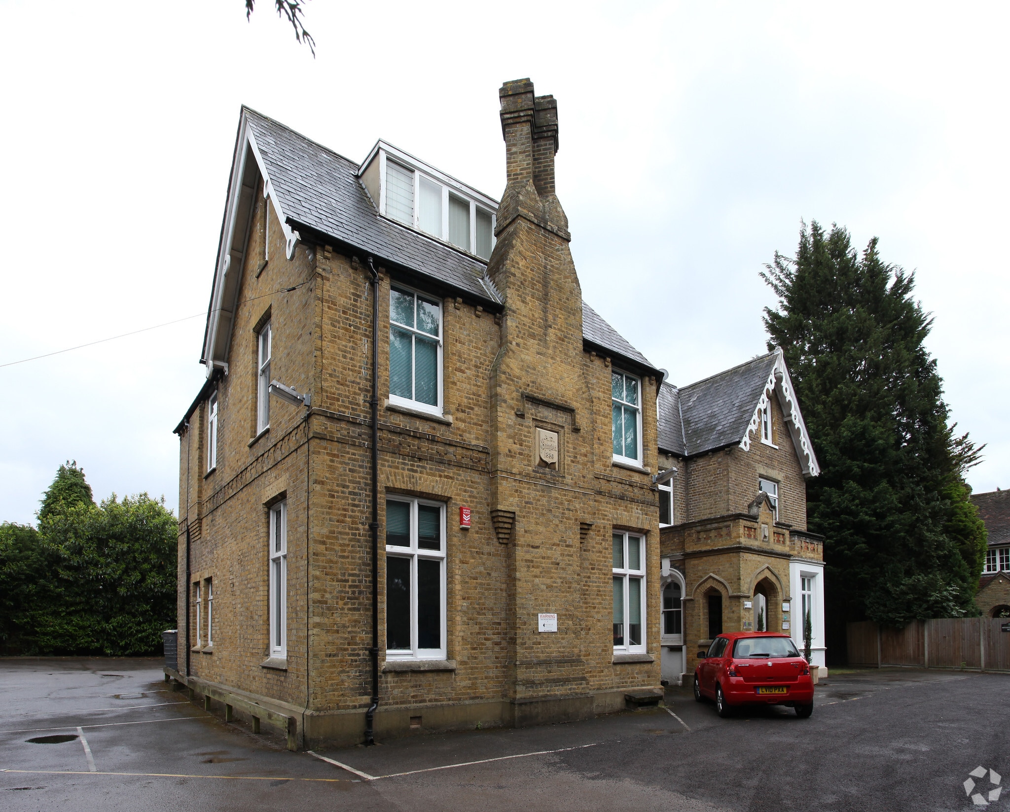 23 Oatlands Dr, Weybridge for sale Primary Photo- Image 1 of 1