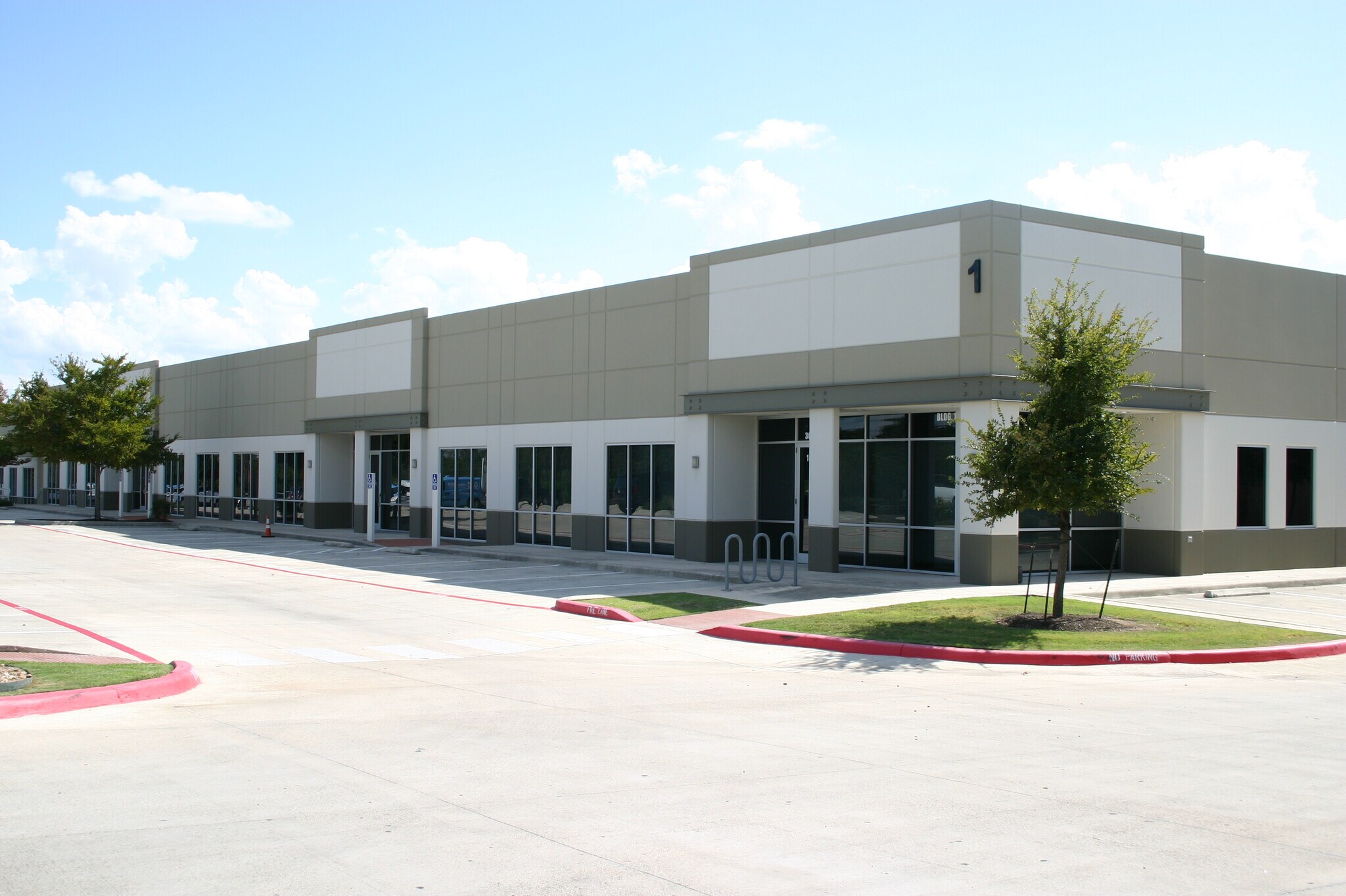 3660 Thousand Oaks Dr, San Antonio, TX for lease Building Photo- Image 1 of 23