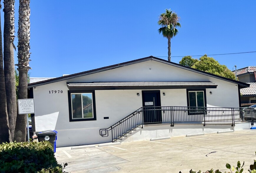 17970 Sierra Hwy, Canyon Country, CA for lease - Building Photo - Image 1 of 16