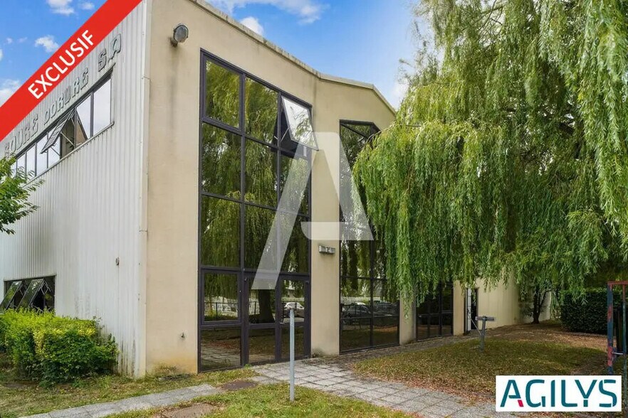 Flex in Les Ulis for sale - Building Photo - Image 2 of 12