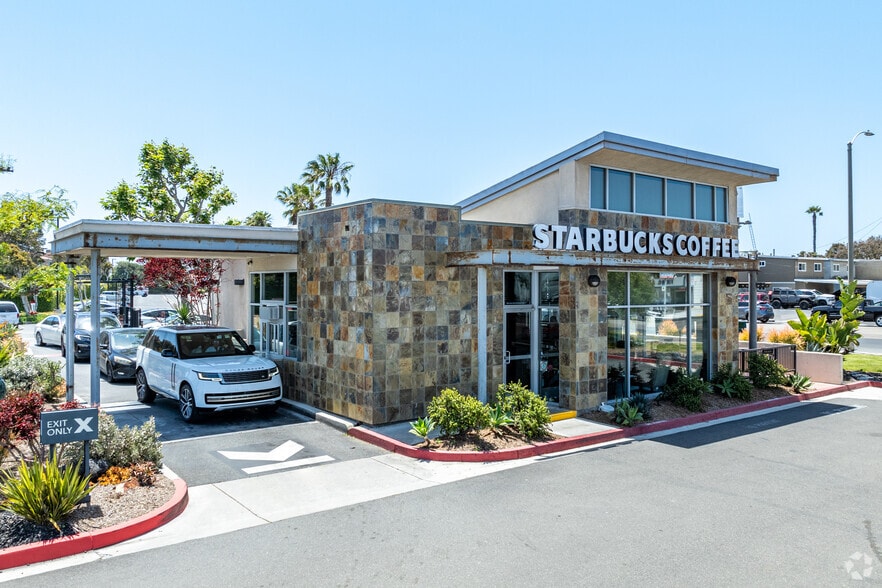 16470 Pacific Coast Hwy, Huntington Beach, CA for sale - Primary Photo - Image 1 of 5