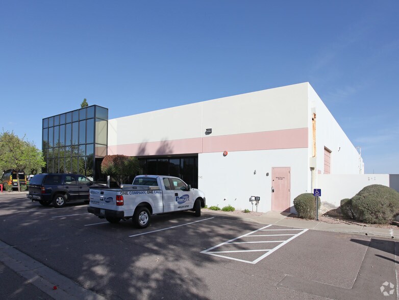 145 E Comstock Dr, Chandler, AZ for lease - Building Photo - Image 2 of 2