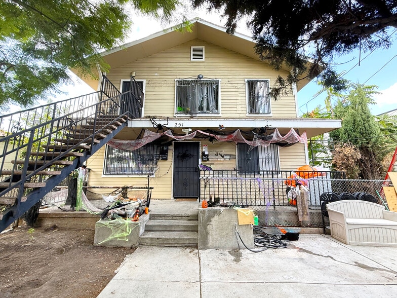 251 N Burlington Ave, Los Angeles, CA for sale - Building Photo - Image 2 of 7