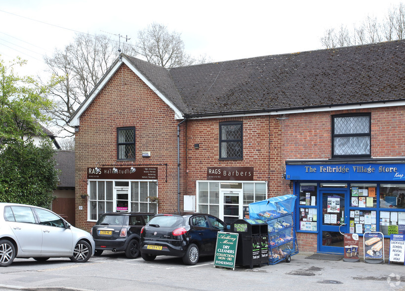 29 Crawley Down Rd, Felbridge for lease - Primary Photo - Image 1 of 3