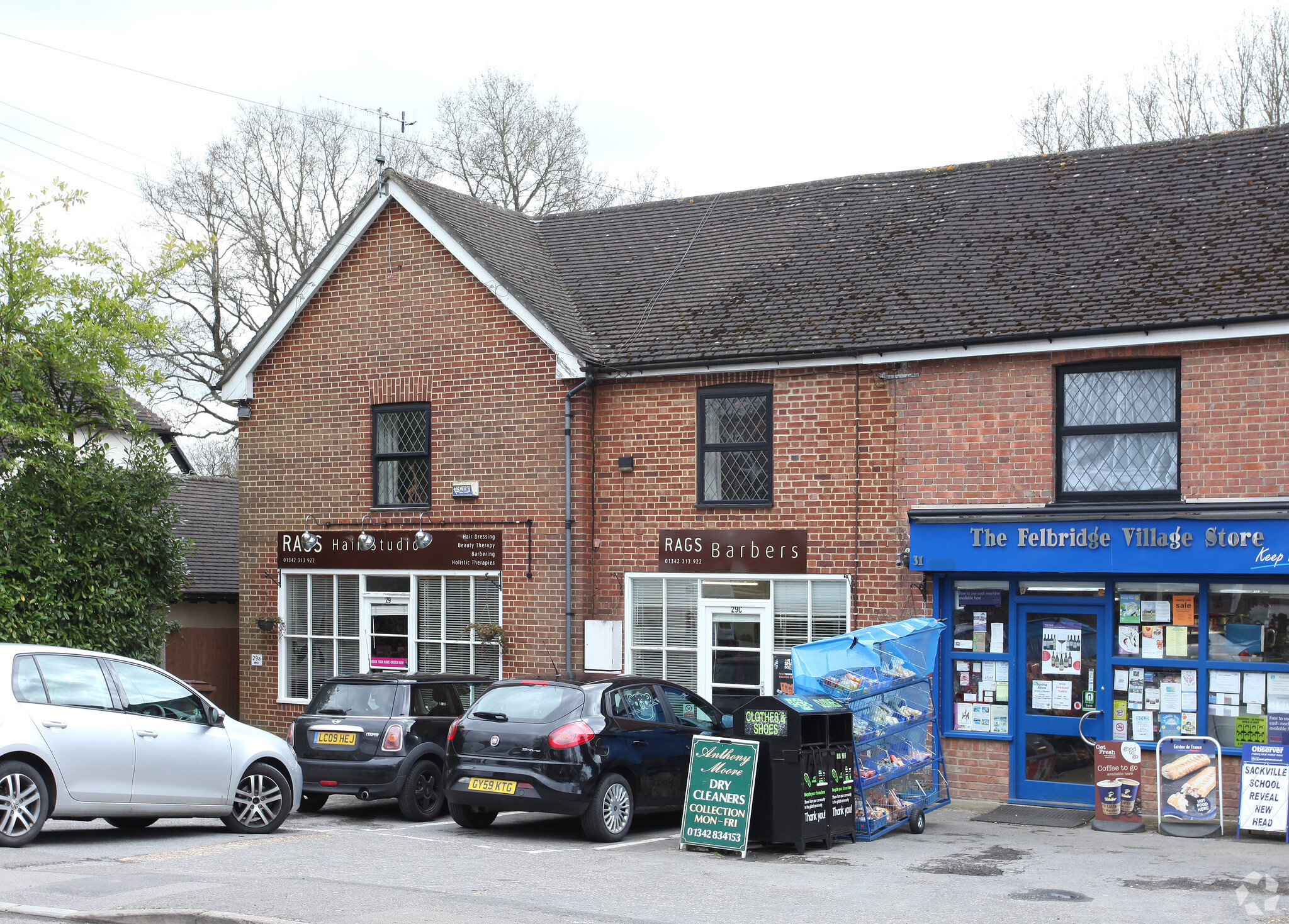 29 Crawley Down Rd, Felbridge for lease Primary Photo- Image 1 of 4