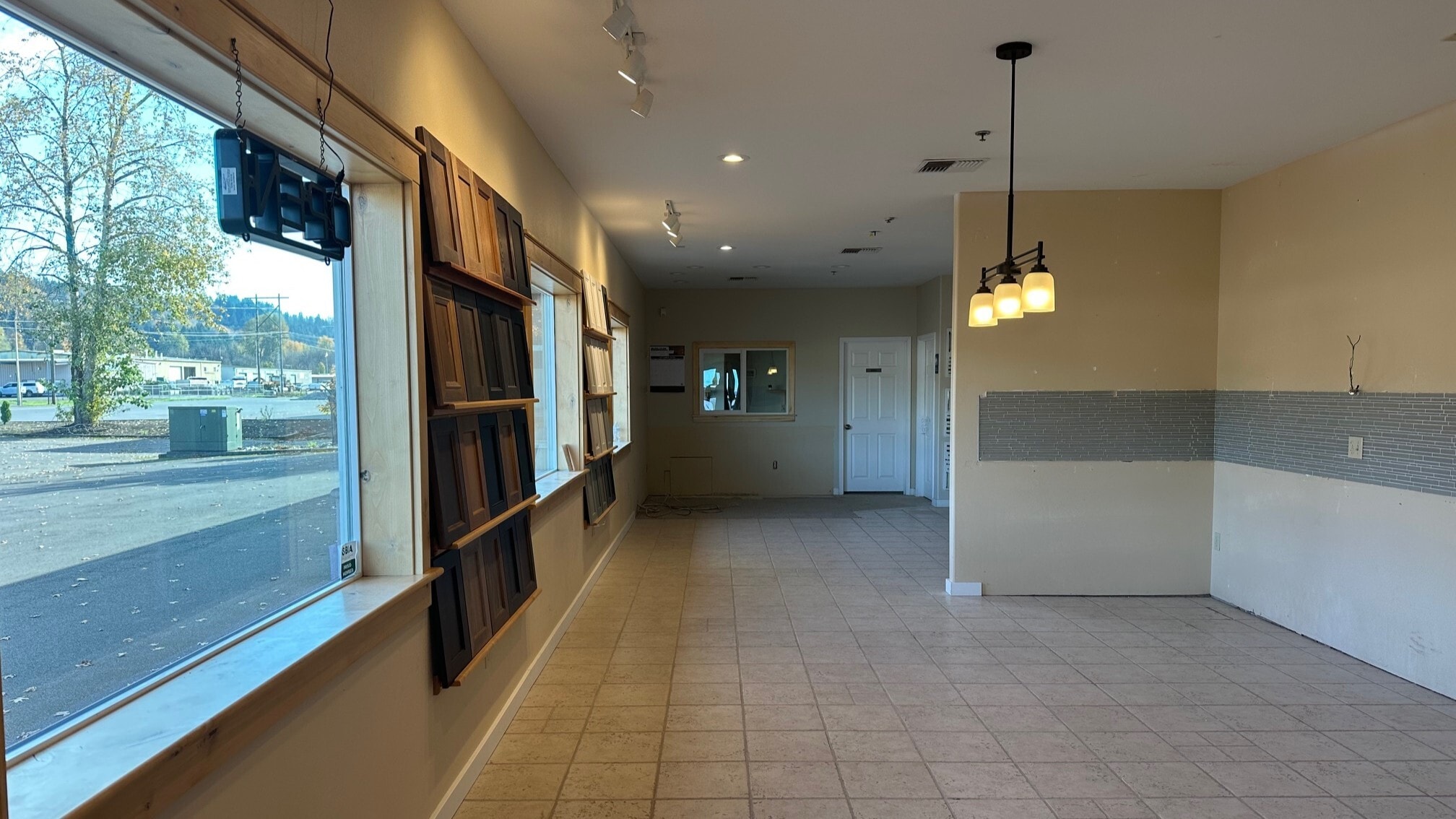 2219 Talley Way, Kelso, WA for sale Interior Photo- Image 1 of 17