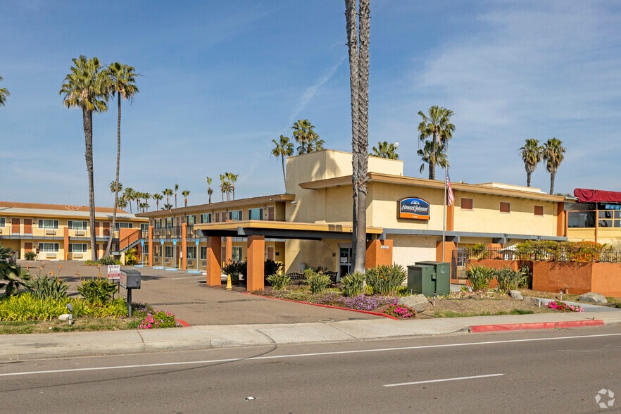 3330 Rosecrans St, San Diego, CA for sale - Primary Photo - Image 1 of 1