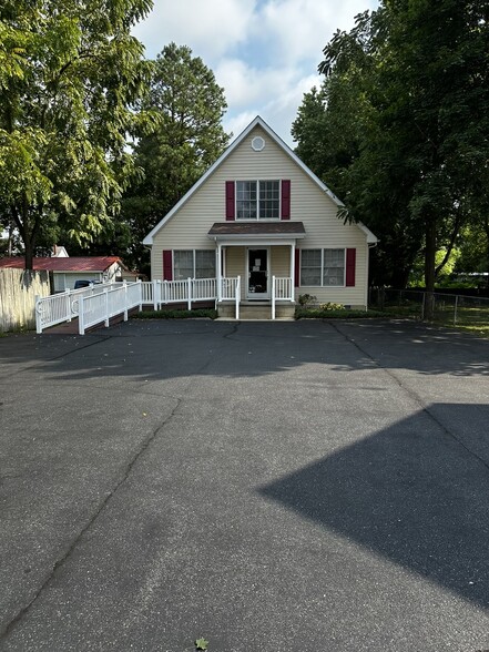 110 W Sunset Ave, Greensboro, MD for sale - Primary Photo - Image 1 of 9