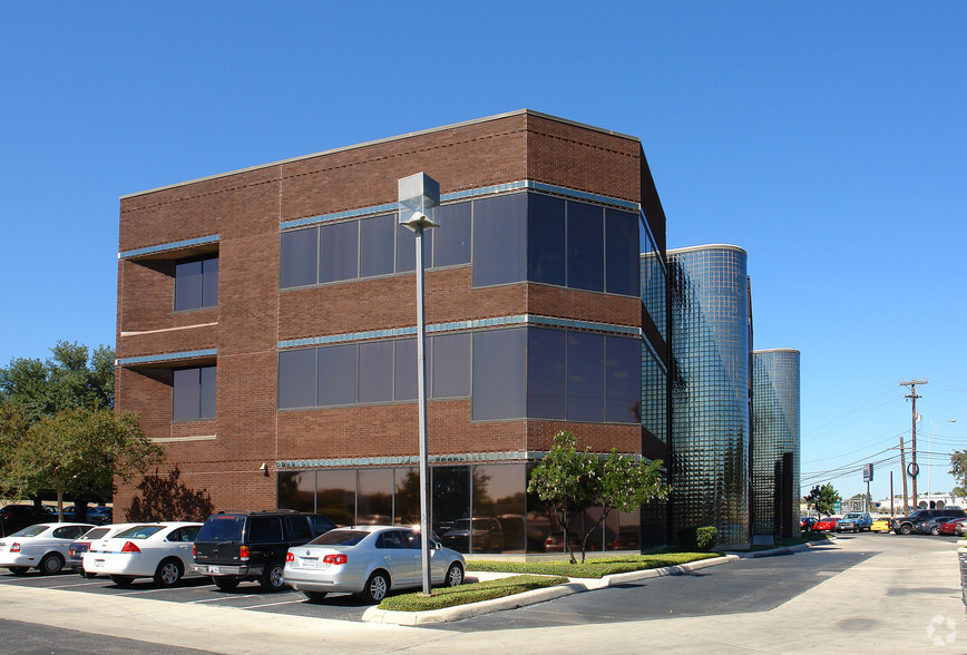 100 Sandau Rd, San Antonio, TX for lease - Building Photo - Image 3 of 17